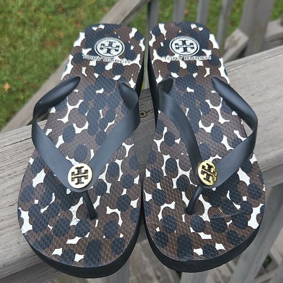 Tory Burch Logo Flip Flops Black Brown Camo Print Sandals Women’s ~Sz 9.5 - Picture 2 of 10